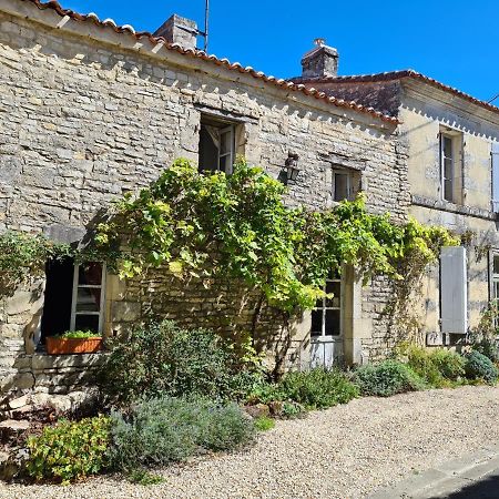 La Maison Du Commandeur Maine-de-Boixe Buitenkant foto