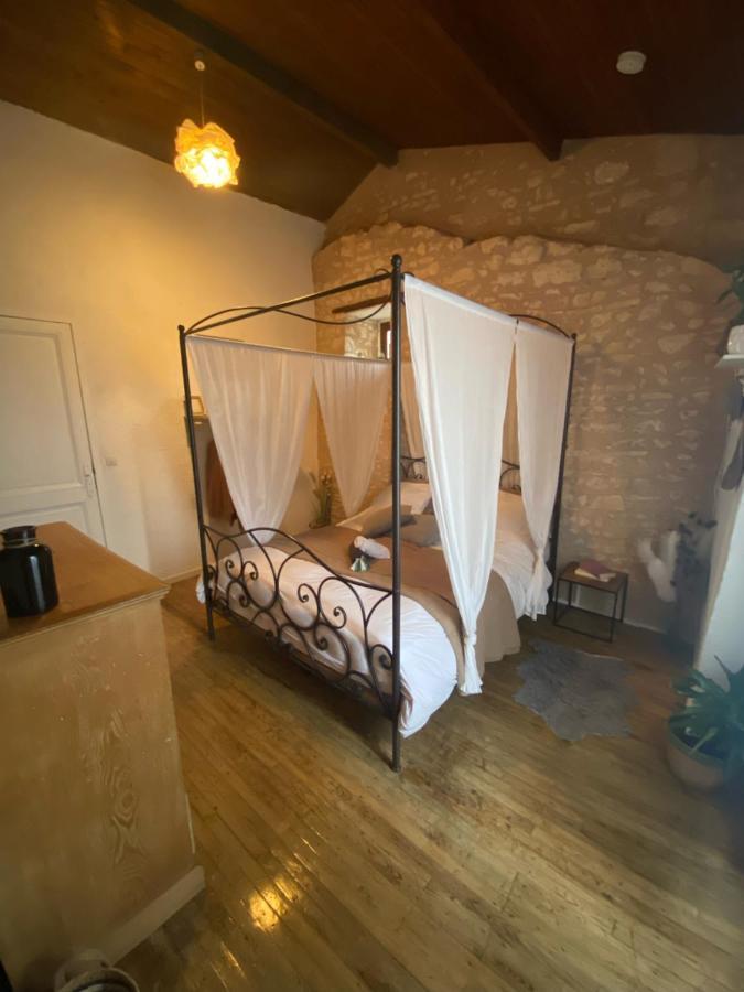 La Maison Du Commandeur Maine-de-Boixe Buitenkant foto
