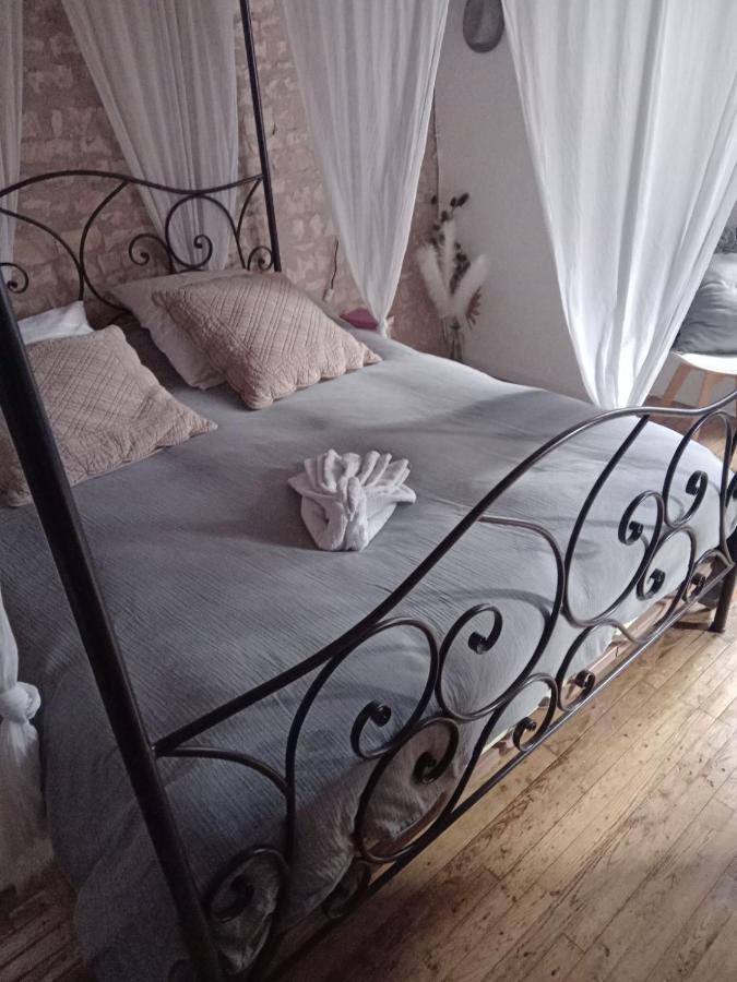 La Maison Du Commandeur Maine-de-Boixe Buitenkant foto